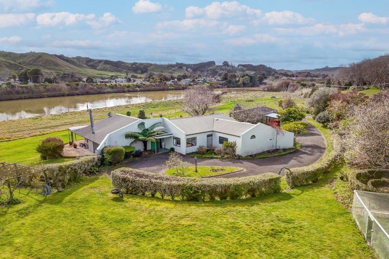 Photo of property in 39 Riverbank Road, Okoia, Whanganui, 4573