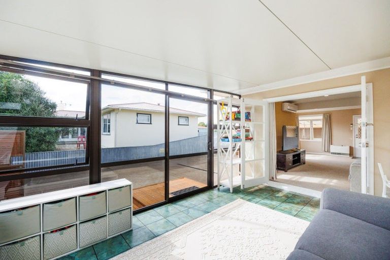 Photo of property in 18 Park Road, West End, Palmerston North, 4412