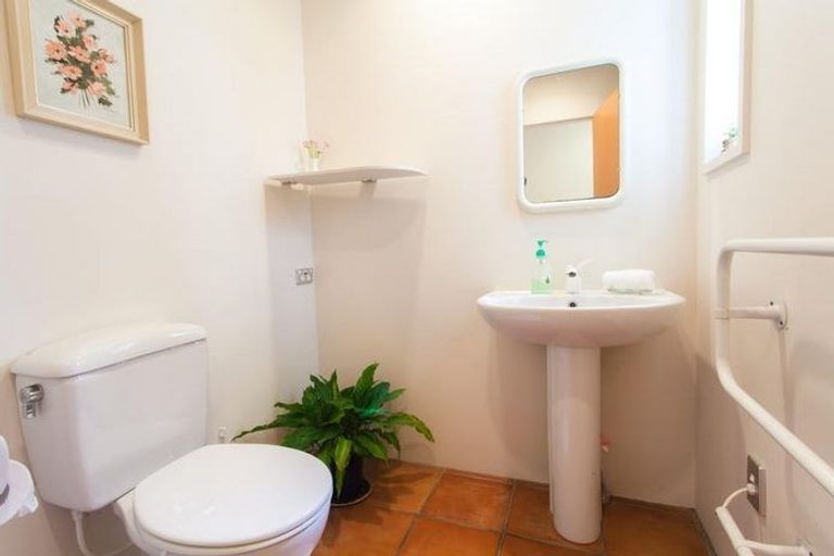 Photo of property in 34 King Richard Place, Browns Bay, Auckland, 0630