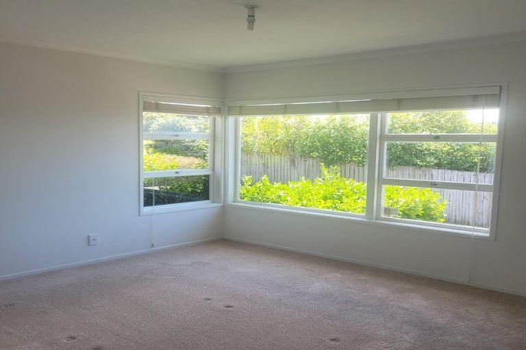 Photo of property in 11 Woodside Avenue, Northcote, Auckland, 0627