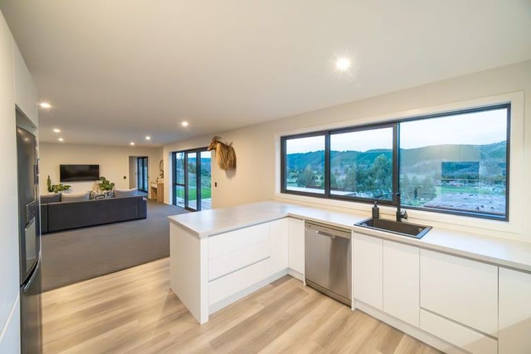 Photo of property in 64 Golf Road, Wakefield, 7025