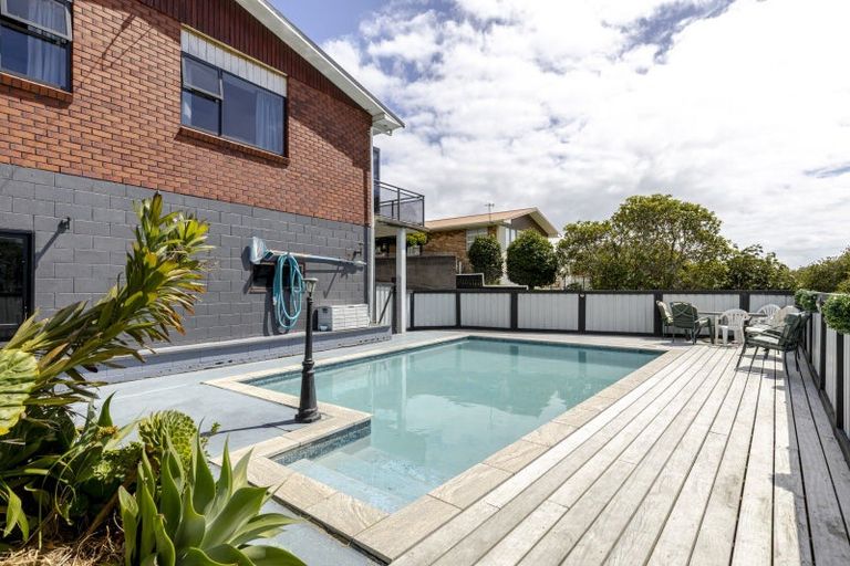 Photo of property in 46 Seaview Road, Marfell, New Plymouth, 4310