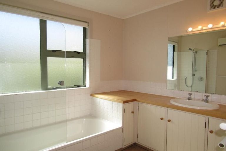 Photo of property in 61 Kurupae Road, Hilltop, Taupo, 3330