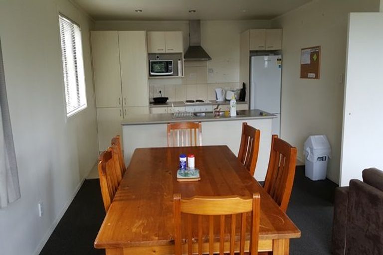 Photo of property in 8d Schnapper Rock Road, Schnapper Rock, Auckland, 0632