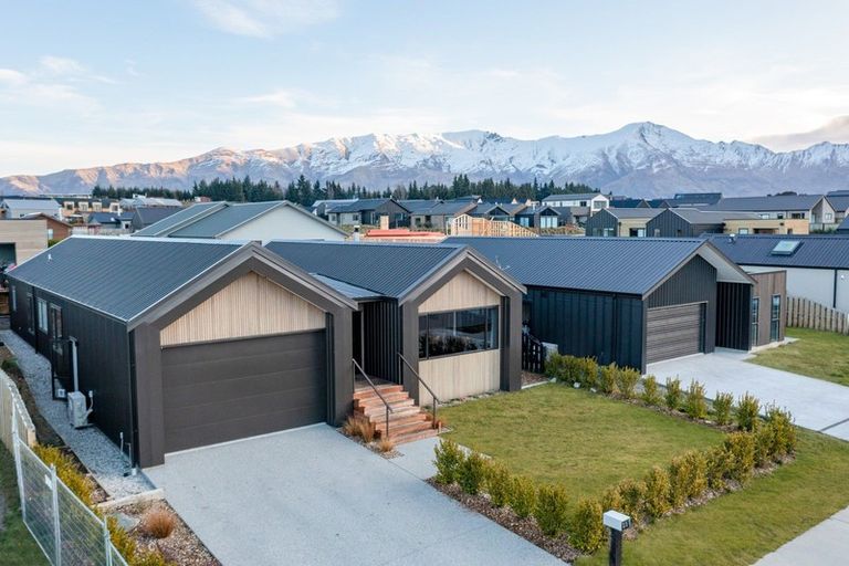 Photo of property in 23 Obelisk Street, Wanaka, 9305