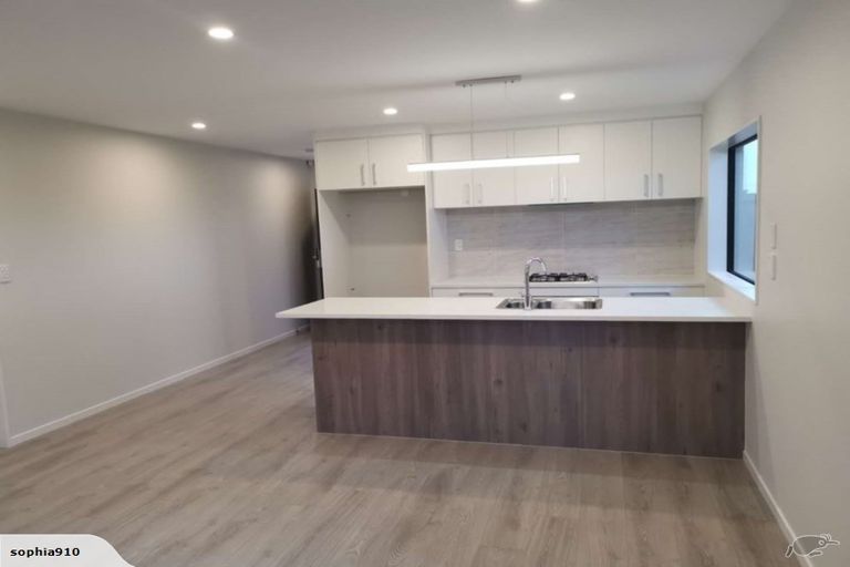 Photo of property in 37 Koroheke Road, Takanini, 2110