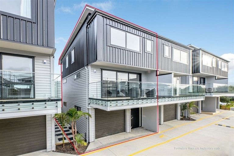Photo of property in 4/19 Kingdale Road, Henderson, Auckland, 0610