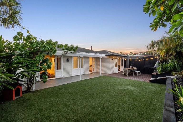 Photo of property in 46 Church Street, Northcote Point, Auckland, 0627