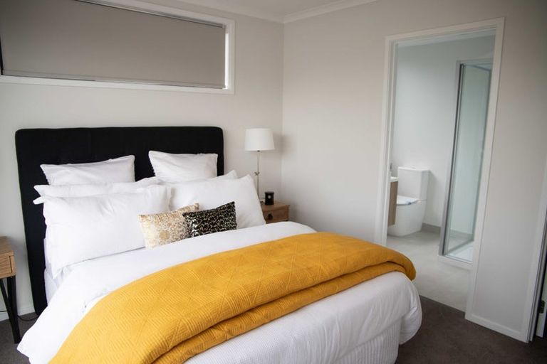 Photo of property in 32 Metoriti Crescent, Karaka, 2124