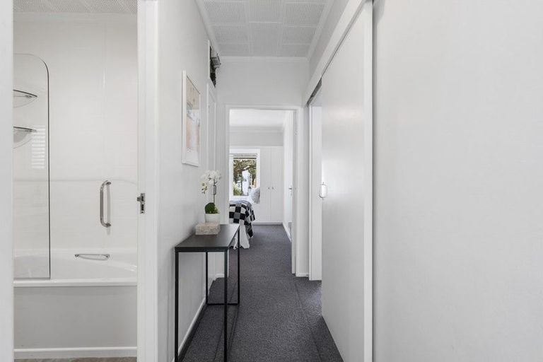 Photo of property in Kingsgate Flats, 10 Austin Street, Mount Victoria, Wellington, 6011