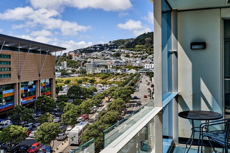 Photo of property in Portal Apartments, 6a/42 Cable Street, Te Aro, Wellington, 6011