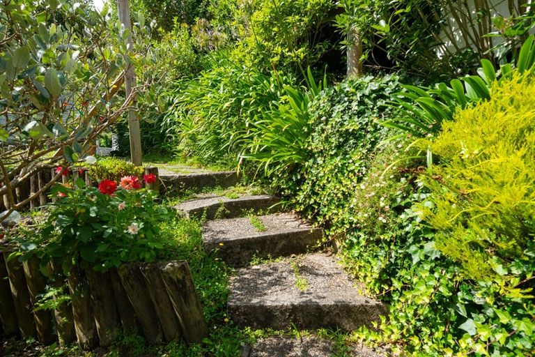 Photo of property in 4 Rokewa Way, Paparangi, Wellington, 6037