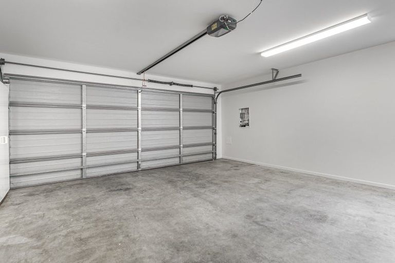 Photo of property in 110 Popokatea Drive, Takanini, 2112