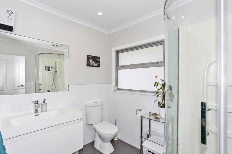 Photo of property in 13 Hanover Place, Pahurehure, Papakura, 2113