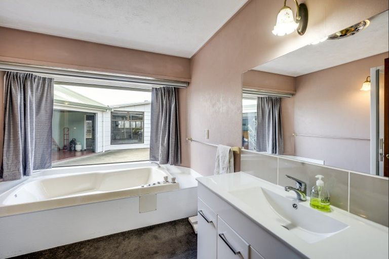 Photo of property in 56 Hetley Crescent, Taradale, Napier, 4112