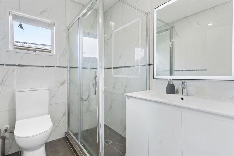 Photo of property in 3/94 Chivalry Road, Glenfield, Auckland, 0629