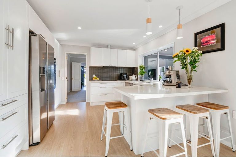 Photo of property in 19 Esther Place, Red Beach, 0932