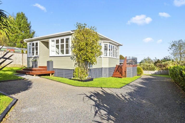 Photo of property in 51 Burrow Road, Pukekohe, 2120