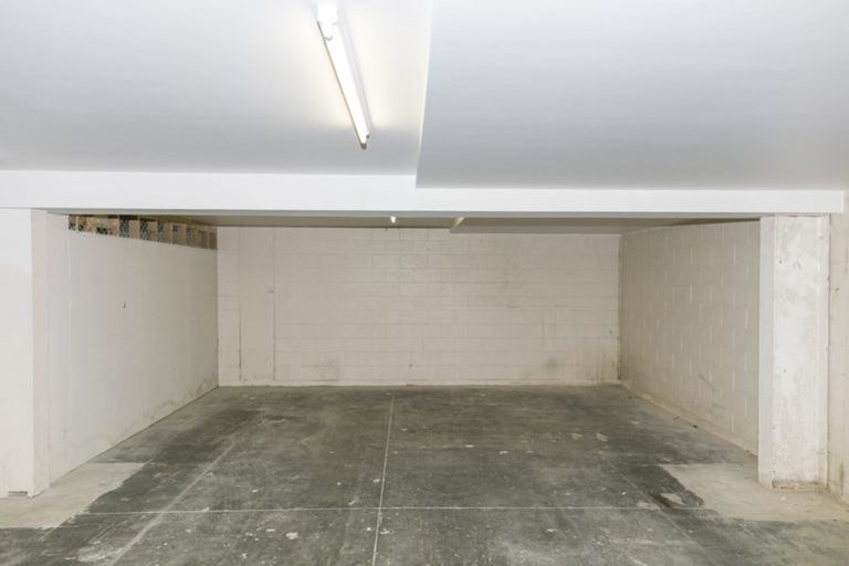 Photo of property in Victoria Villas, 23/35 Pirie Street, Mount Victoria, Wellington, 6011