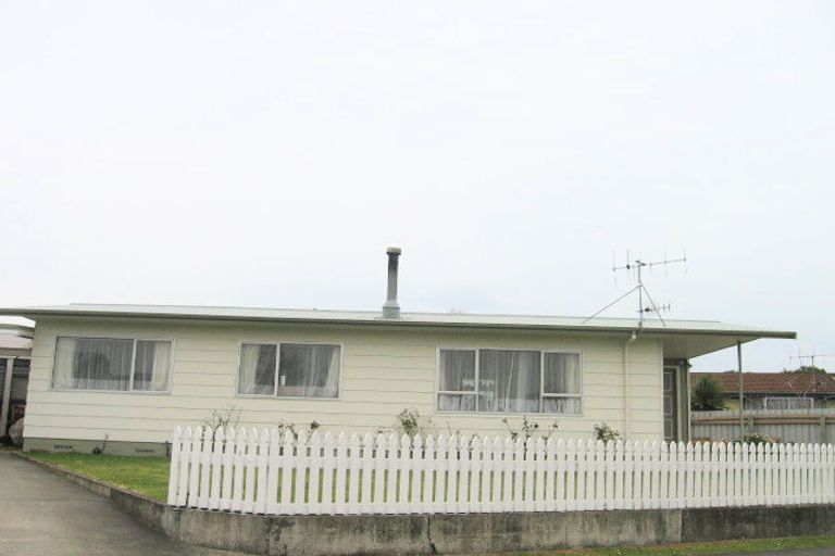 Photo of property in 24 Jeffares Place, Taradale, Napier, 4112