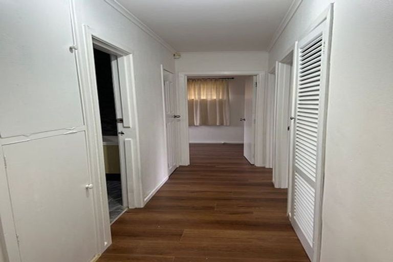 Photo of property in 49 Lauderdale Road, Birkdale, Auckland, 0626