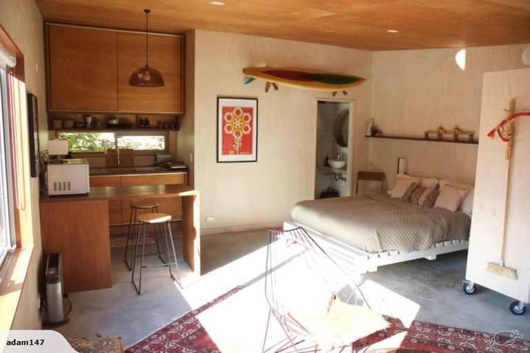 Photo of property in 203 Houghton Bay Road, Houghton Bay, Wellington, 6023