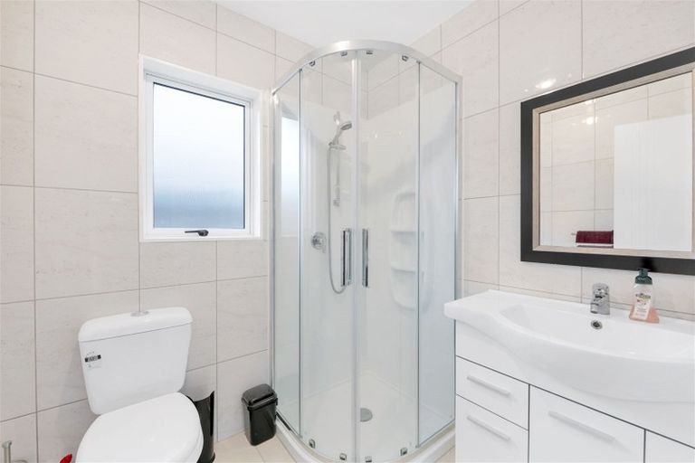 Photo of property in 16 John Broad Place, Flat Bush, Auckland, 2019