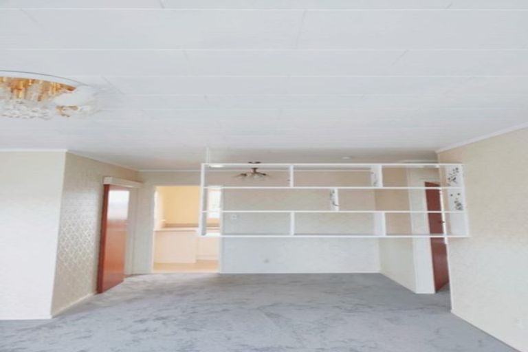 Photo of property in 1/36 Blacklock Avenue, Henderson, Auckland, 0612