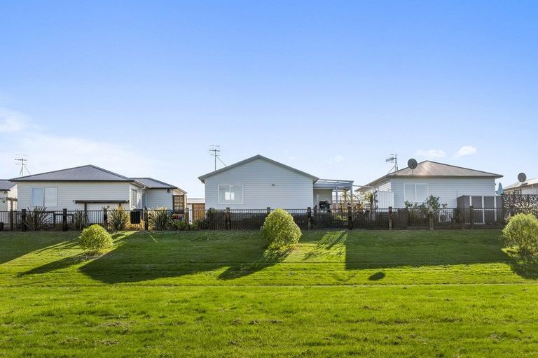 Photo of property in 11 Kamahi Crescent, Papamoa Beach, Papamoa, 3118