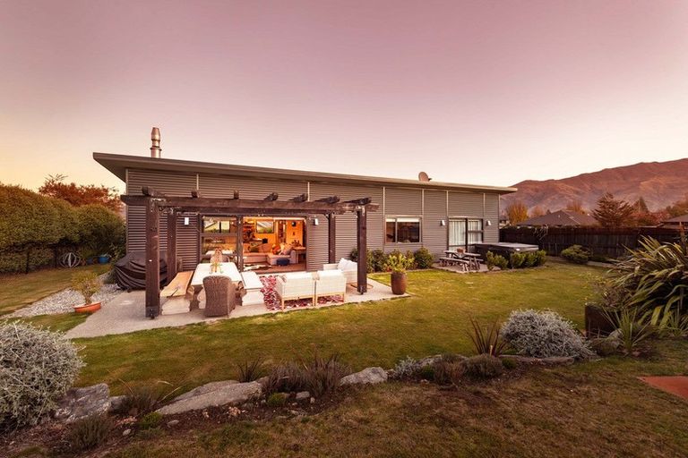 Photo of property in 122 Rob Roy Lane, Wanaka, 9305