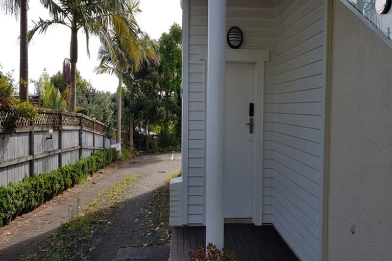 Photo of property in 348 East Coast Road, Sunnynook, Auckland, 0632