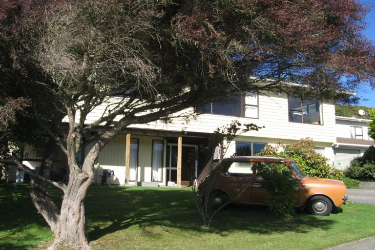 Photo of property in 47 Woodman Drive, Tawa, Wellington, 5028