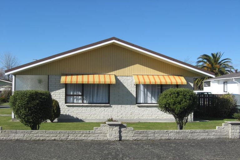 Photo of property in 16 Armstrong Avenue, Carterton, 5713