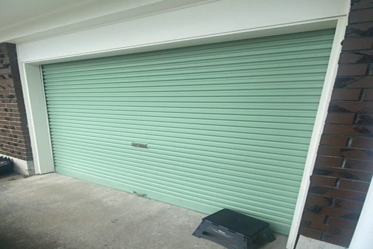 Photo of property in 2/42 Frank Evans Place, Henderson, Auckland, 0610