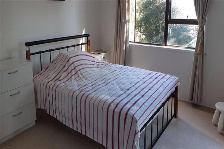 Photo of property in 12 Pendene Place, Forrest Hill, Auckland, 0620