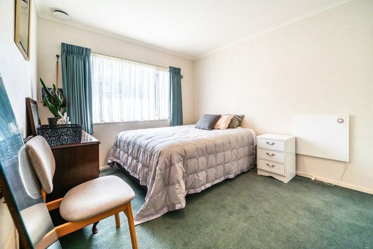 Photo of property in 17 Addington Place, Taradale, Napier, 4112