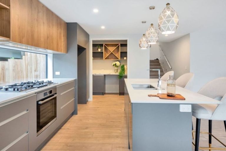 Photo of property in 1a Lyons Avenue, Murrays Bay, Auckland, 0630