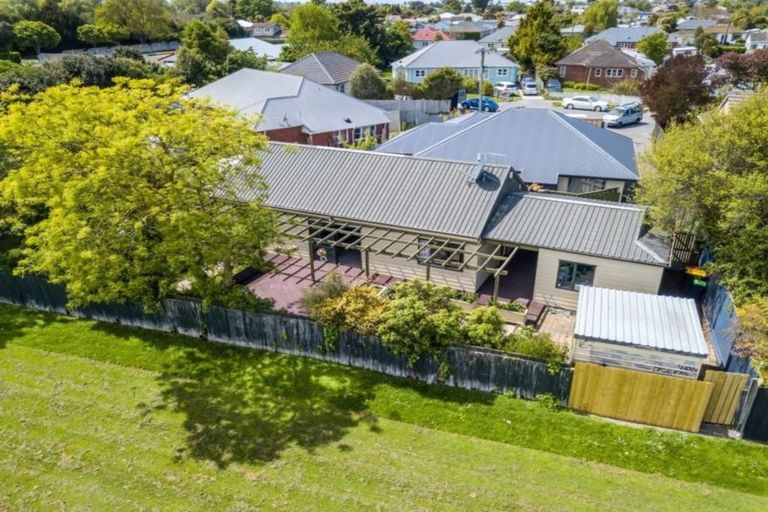 Photo of property in 2/9 Braemar Place, Avonside, Christchurch, 8061