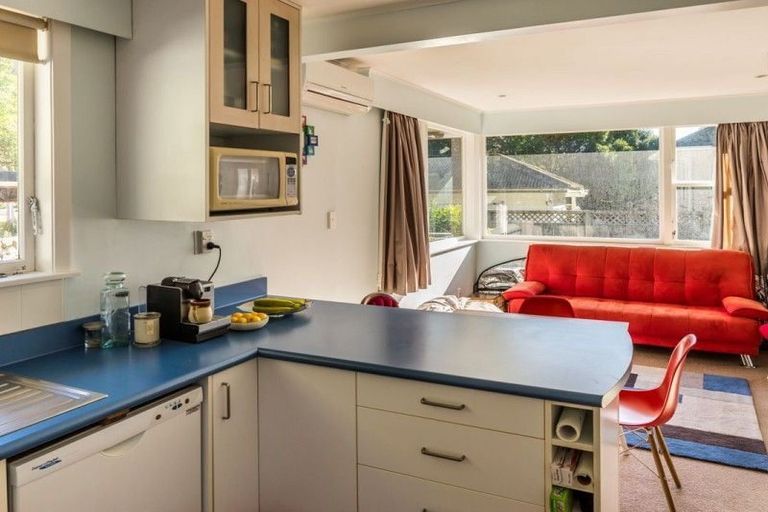 Photo of property in 2/26 Tawa Street, Eastbourne, Lower Hutt, 5013