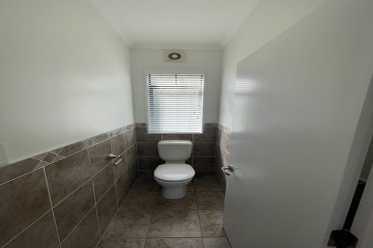 Photo of property in 1 Pepperdine Place, Albany, Auckland, 0632