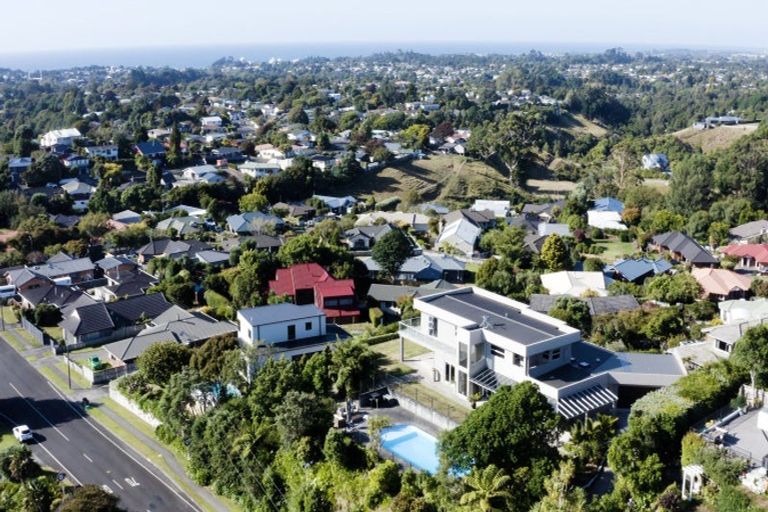 Photo of property in 33 Veale Road, Frankleigh Park, New Plymouth, 4371