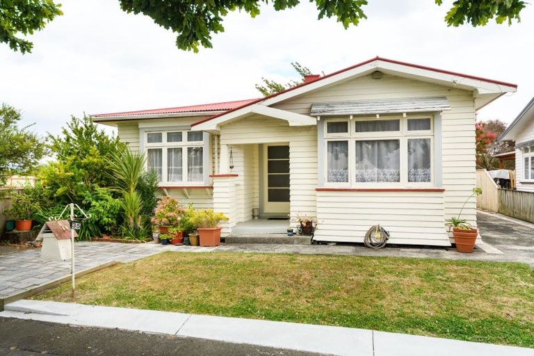 Photo of property in 35 Stewart Crescent, Hokowhitu, Palmerston North, 4410