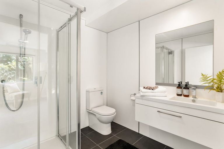 Photo of property in 11 Bank Street, Hillcrest, Auckland, 0627