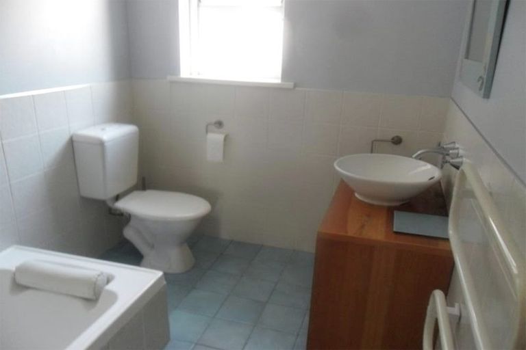 Photo of property in 44 Tio Tio Road, Miramar, Wellington, 6022