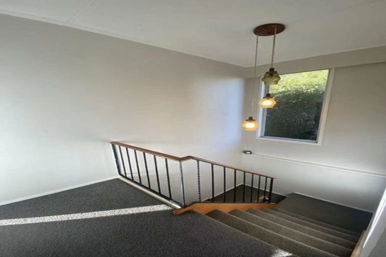 Photo of property in 11 Idyll Place, Northcross, Auckland, 0632