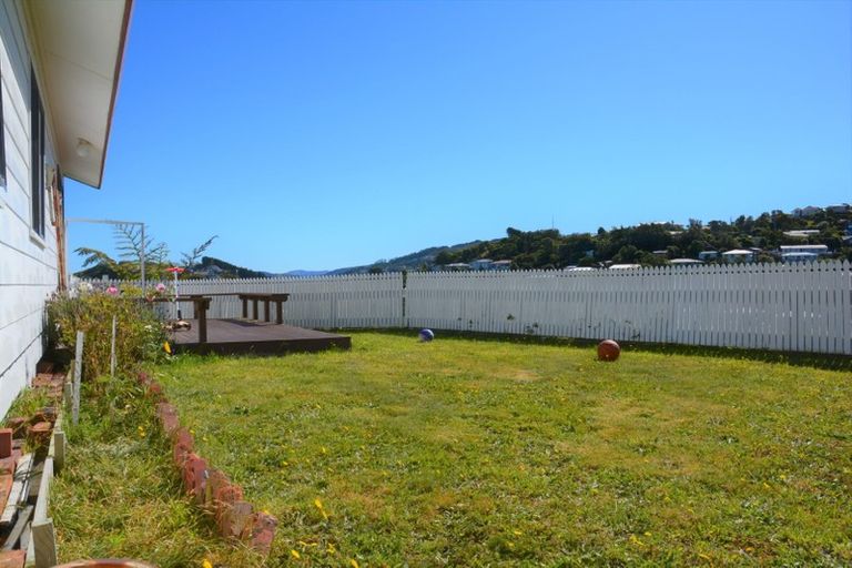 Photo of property in 42a Glanmire Road, Newlands, Wellington, 6037