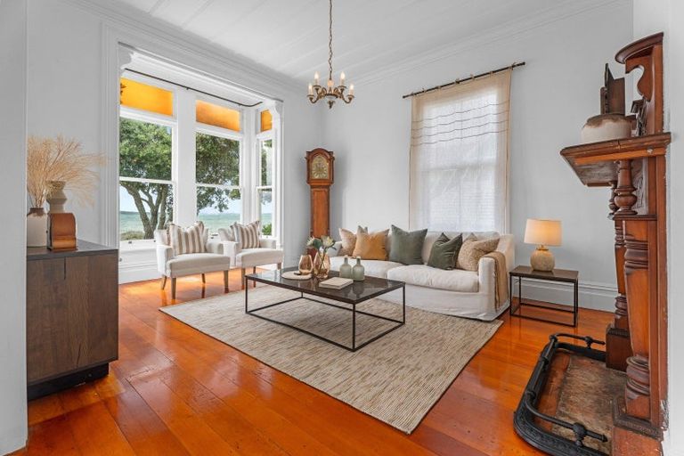 Photo of property in 36 Oxford Terrace, Devonport, Auckland, 0624