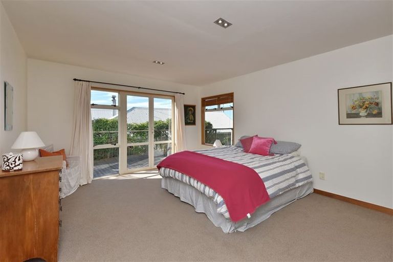 Photo of property in 75 Moncks Spur Road, Redcliffs, Christchurch, 8081