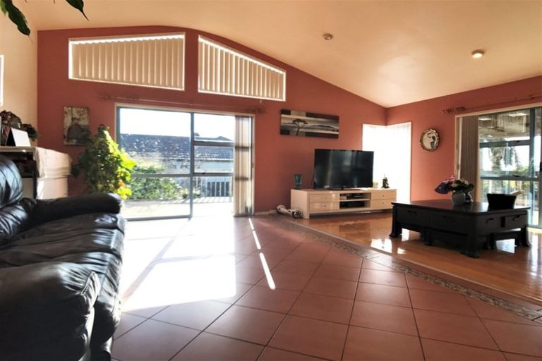 Photo of property in 21 Jacanas Place, Unsworth Heights, Auckland, 0632