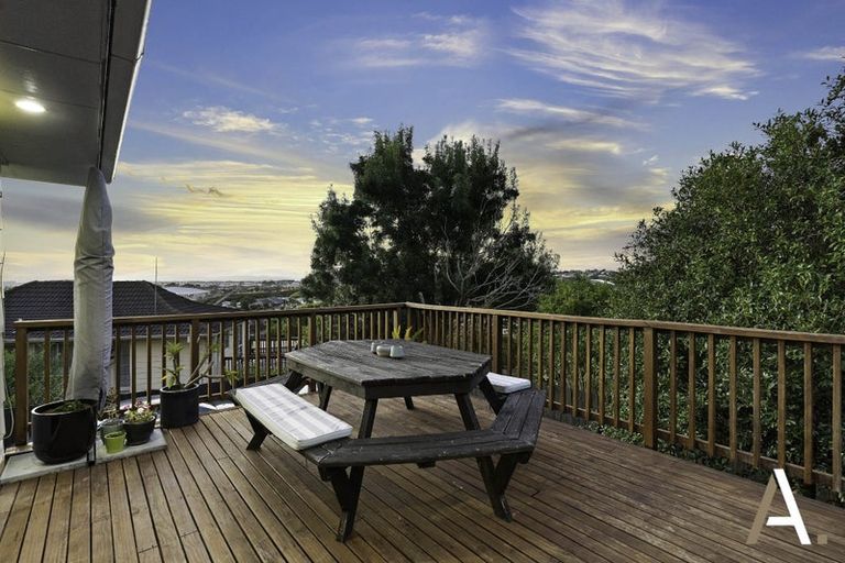 Photo of property in 42 Banyan Drive, Totara Heights, Auckland, 2105